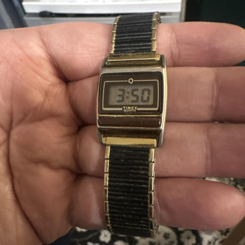 Working 1970s Vintage Timex Q Digital LCD Watch Gold Tone Tank Case New Battery